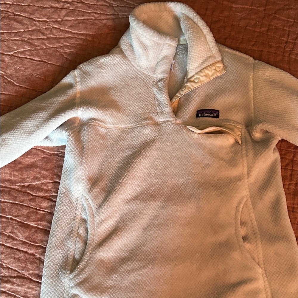 Patagonia women’s medium pullover
